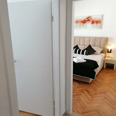 Apartment Sing *