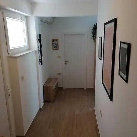 Sing Apartment *