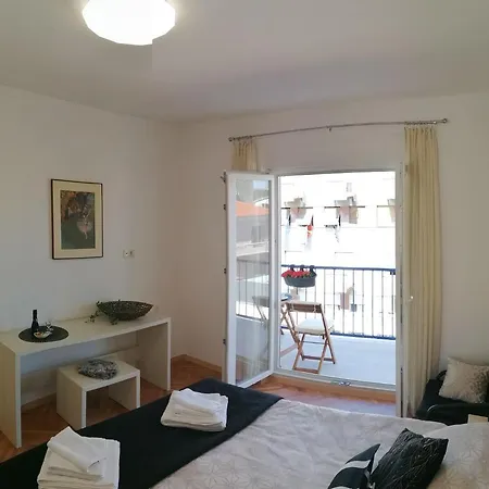Sing Apartment *