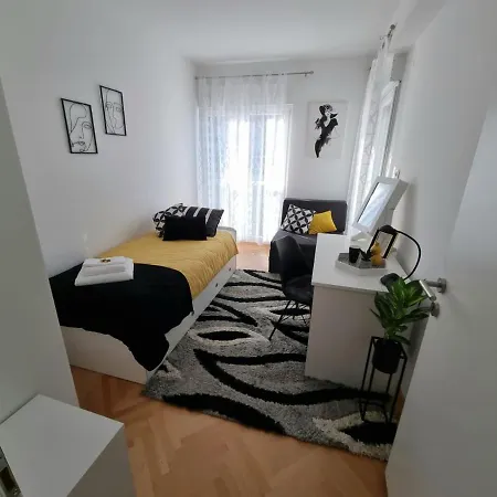 Apartment Sing