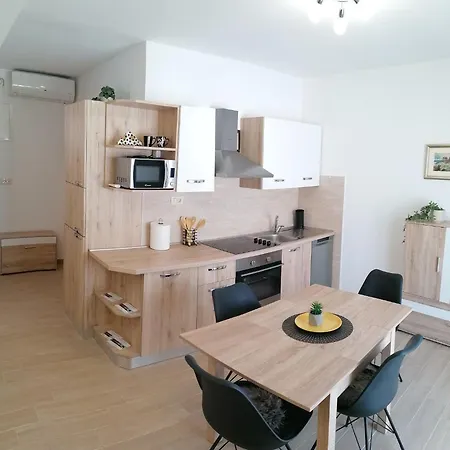 Apartment Sing